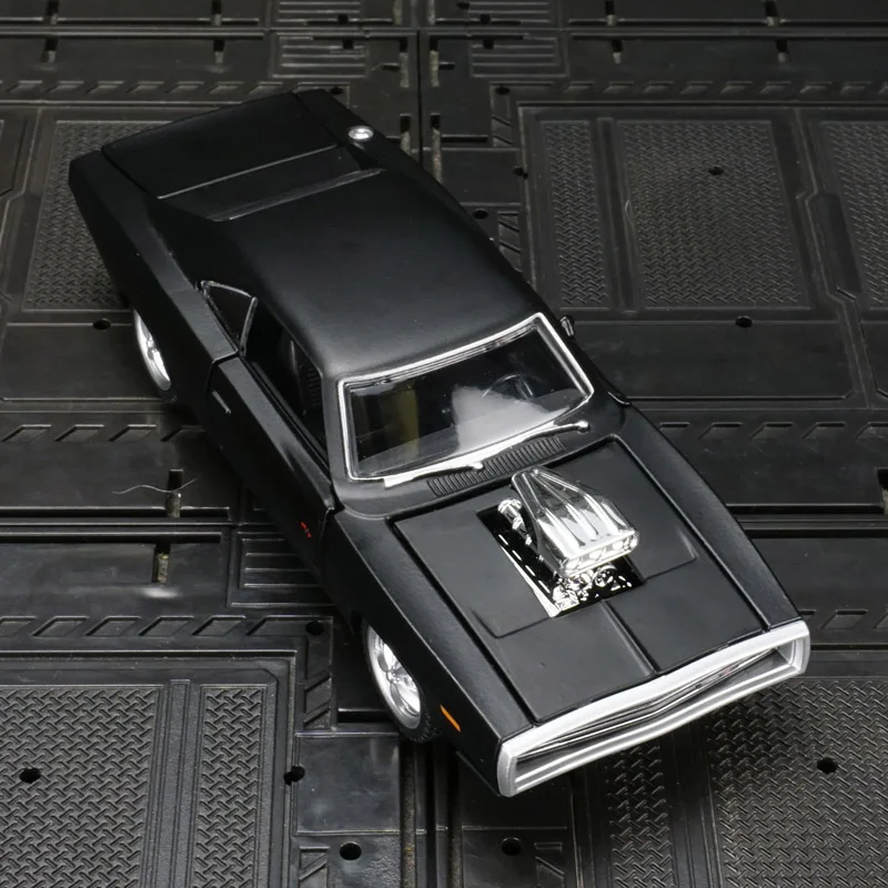 

Растар 1:36 Dodge Charger 1970 года, модель автомобиля из сплава R/T, двери можно открыть, богатые детали, тонкая работа и хорошее качество.