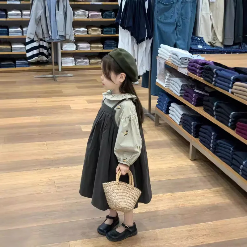 

Children's Clothing Autumn New Girls' Vintage Mori Style Embroidered Puff Sleeve Shirt and Strap Dress Two-Piece Set