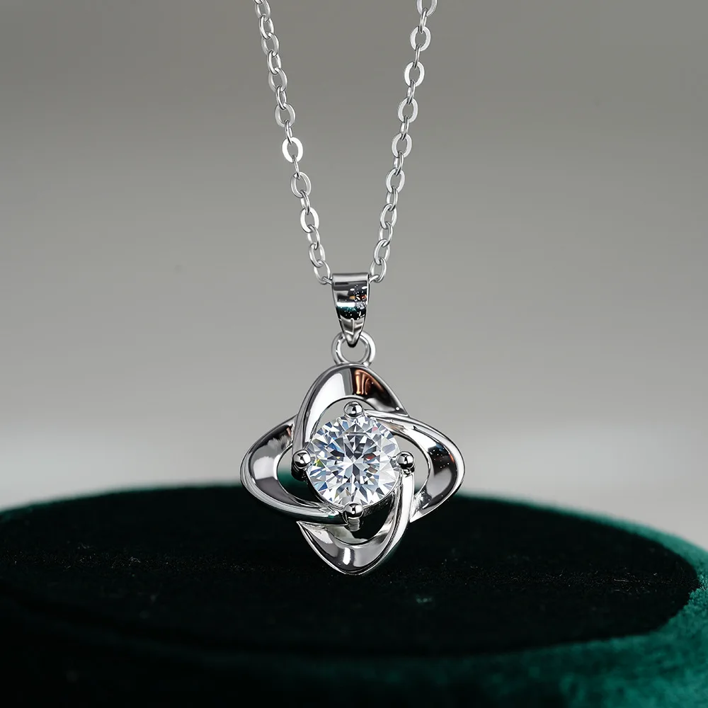 

S925 Pure Silver Pendant Moissanite Necklace Women Fashion Classic Four Leaf Clover Jewelry Gift