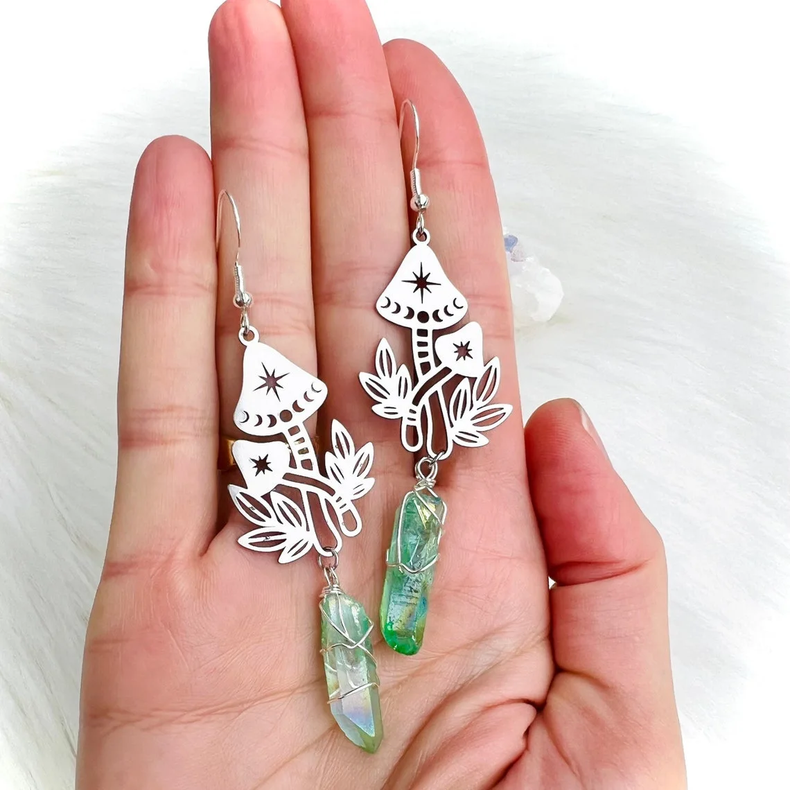 

Bohemian Mystery Mushroom Earrings,Natural Crystal,Green Orb Beads,Gold-plated Hollow Mushroom Charms,Witchcraft,Vintage Jewelry