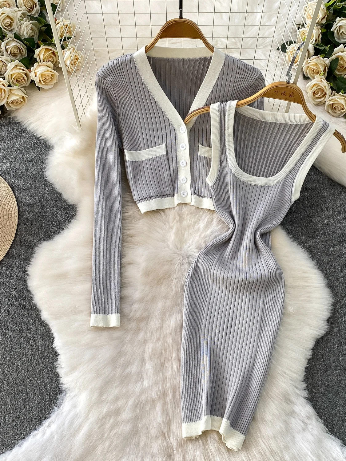 

Faionable ey Two-Piece Set Women's Autumn Color Blo V-Ne ort Jaet Knitted Elastic Slimming High-Waisted Dr