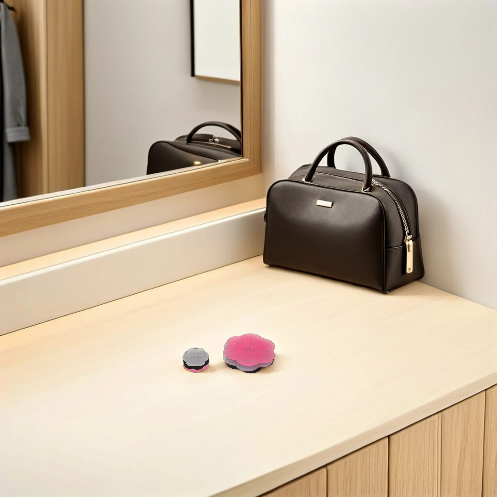 

6pcs Invisible Waist Clip Adjustable Silicone Shirt Cinch Clip Reusable Dress Tightener Hidden Waist Snatcher Clothing Cinch