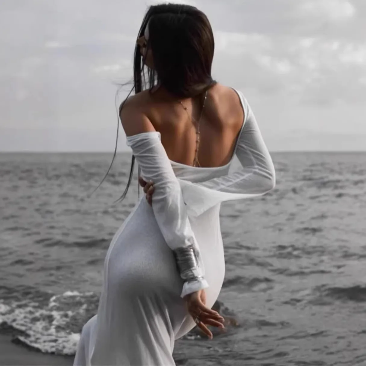 Sommerliches, sexy Maxikleid mit tiefem Rückenausschnitt, gestricktes Kleid, durchsichtige, ausgestellte Ärmel, Überwurf, lange Kleider, Club-Party-Strandkleider