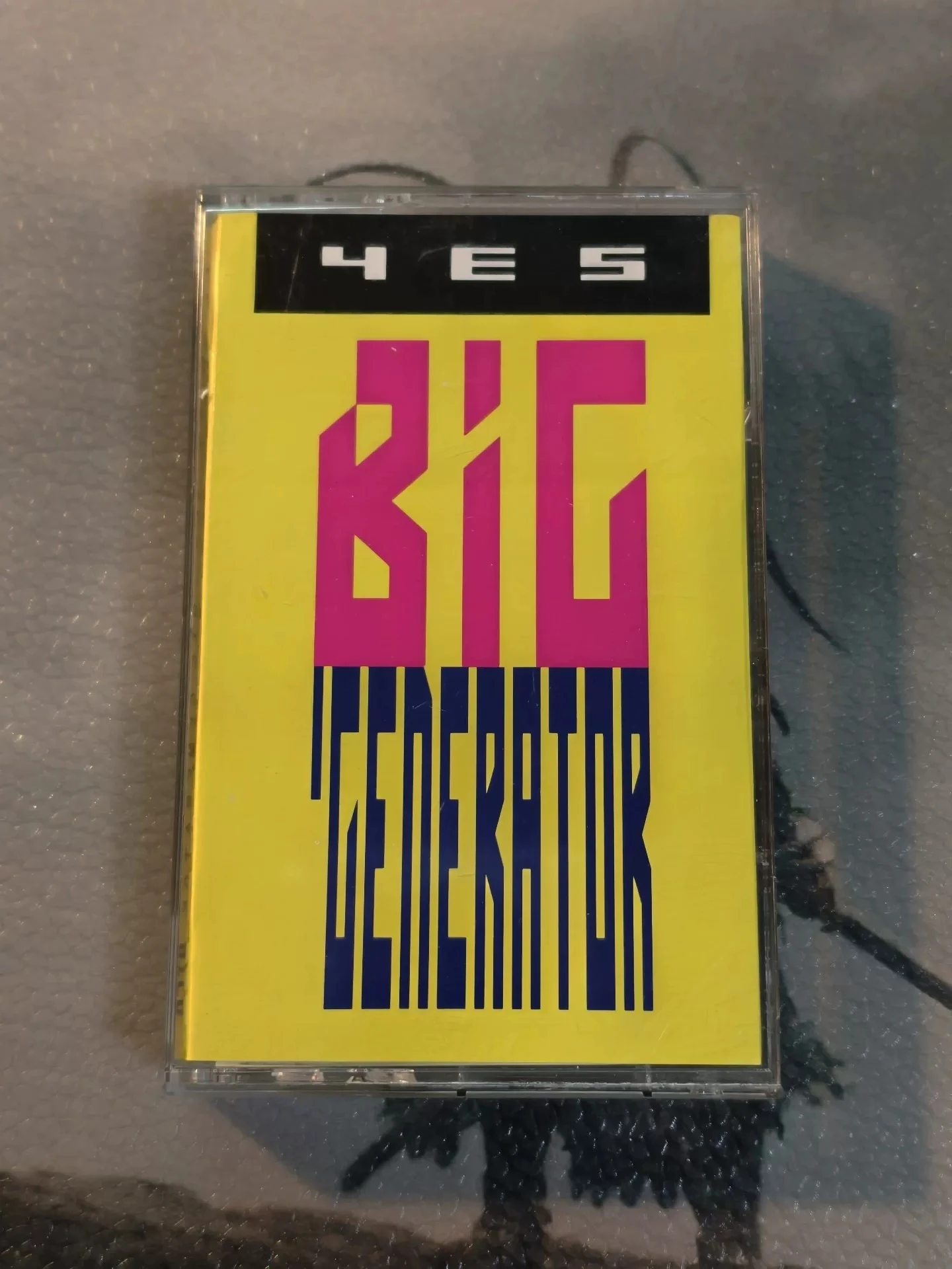 

Рок Да, Джонатан Андерсон, музыкальная лента, большой генератор, альбом, кассеты с датой, косплей, Walkman, автомобильный рекордер, звуковые доски, коробка