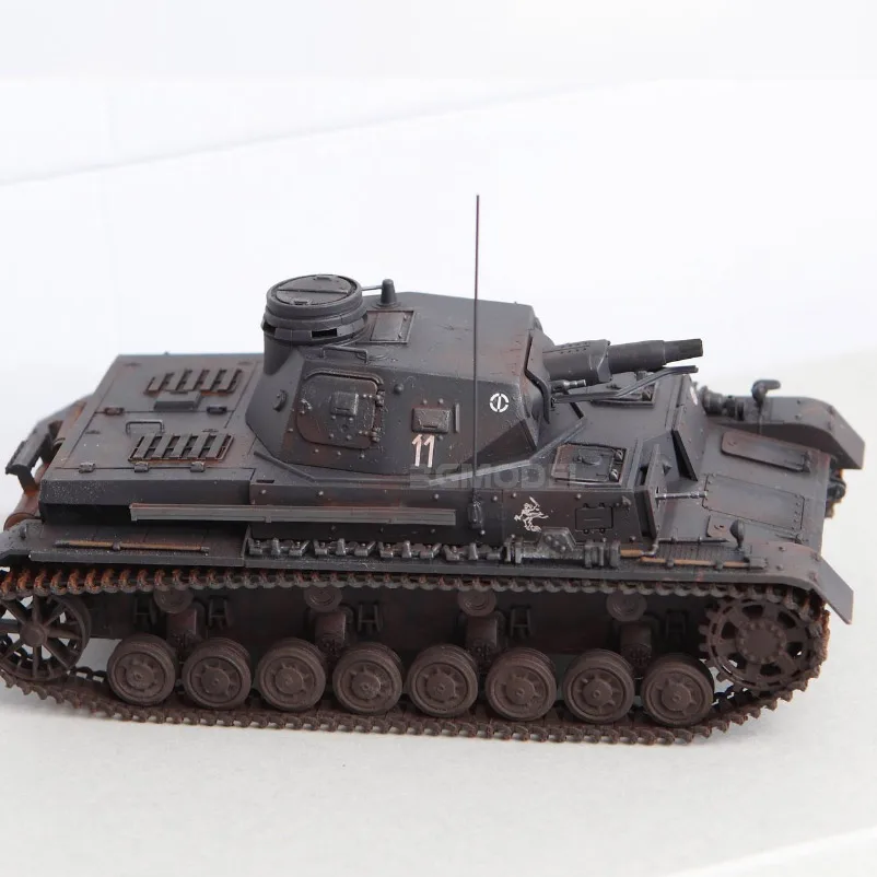 Tamiya Plastic assembled tank model kit 35096 IV medium tank attached to man 1/35