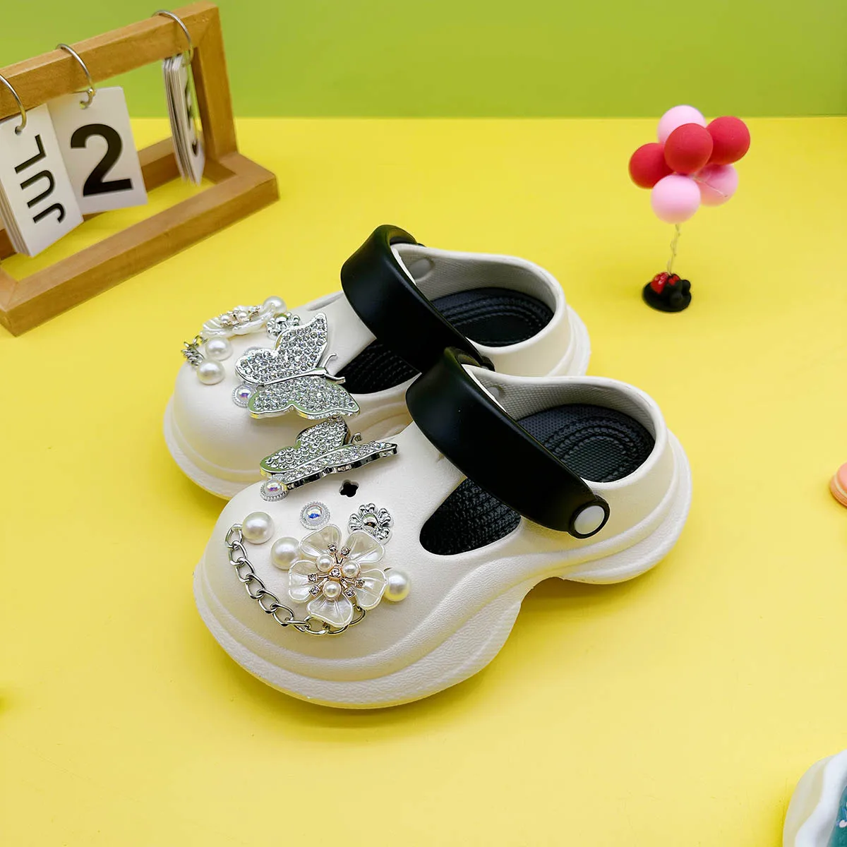 

New Cartoon Silver Butterfly Clogs for Boys and Girls, Family Outer Wear, Fashionable Slippers, Non-Slip Heightening Toe-Cap Shoes 850
