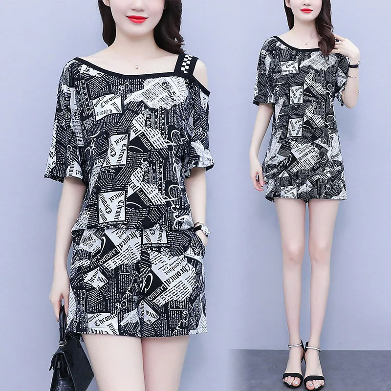 

Fashionable Large Size Print Sports Set Women's Summer Shoulder-baring Top Wide Leg Shorts Two-piece Set Stylish plus Size