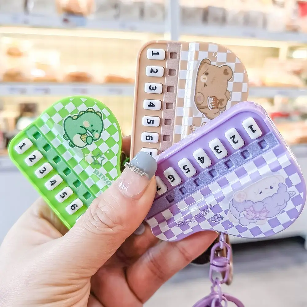 น้ําหนักเบา MINI ขนาดเครื่องดนตรีของเล่นสัตว์แบบพกพาคีย์บอร์ดอิเล็กทรอนิกส์พวงกุญแจปาล์มเปียโนกระเป๋าเป้สะพายหลังตกแต่ง