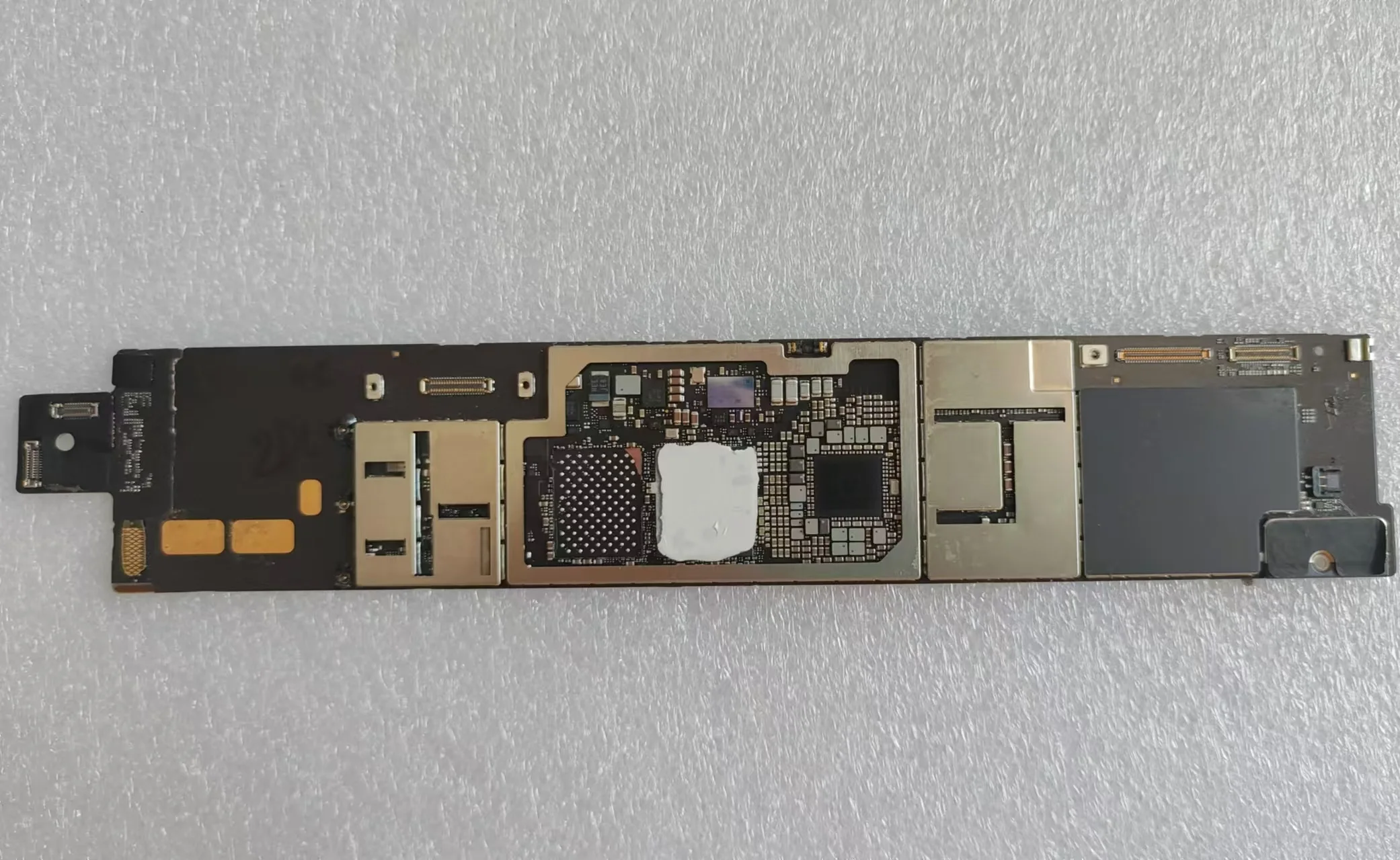 استبدال اللوحة الأم التالفة لجهاز iPad Air 4 (A1674) – دليل شامل للإصلاح والاختيار الصحيح