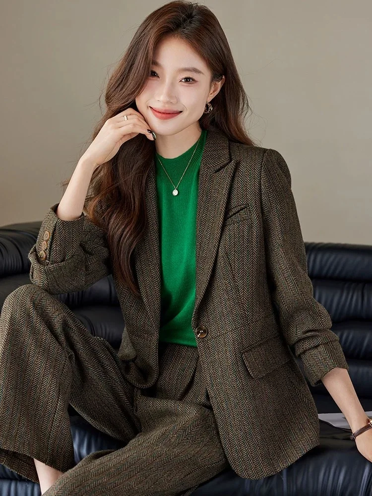 Brown woolen blazer for women in winter2025New stylish and sophisticated casual suit for petite individuals