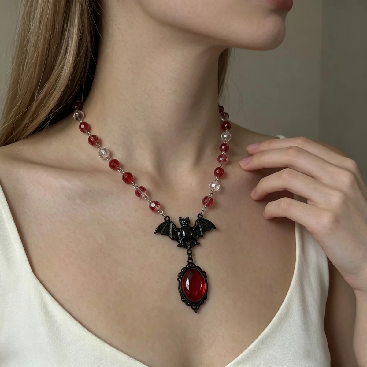 Kreative Gothic-Halskette mit rot-weißem Kristallperlen-Fledermaus-Anhänger für Damen und Herren, Halloween-Punk-Flugfledermaus-Choker, Cosplay-Party-Schmuck – Detail 6