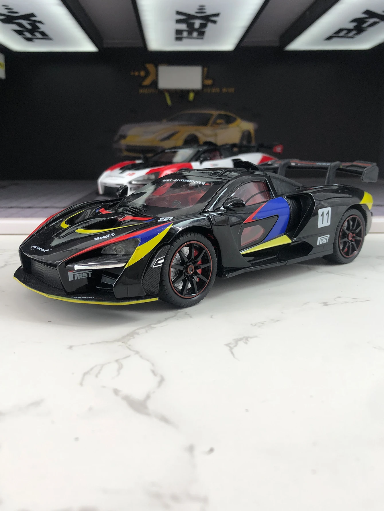 

1: 24, модифицированная модель автомобиля из цинкового сплава, статическое украшение, металлический коллекционный подарочный автомобиль