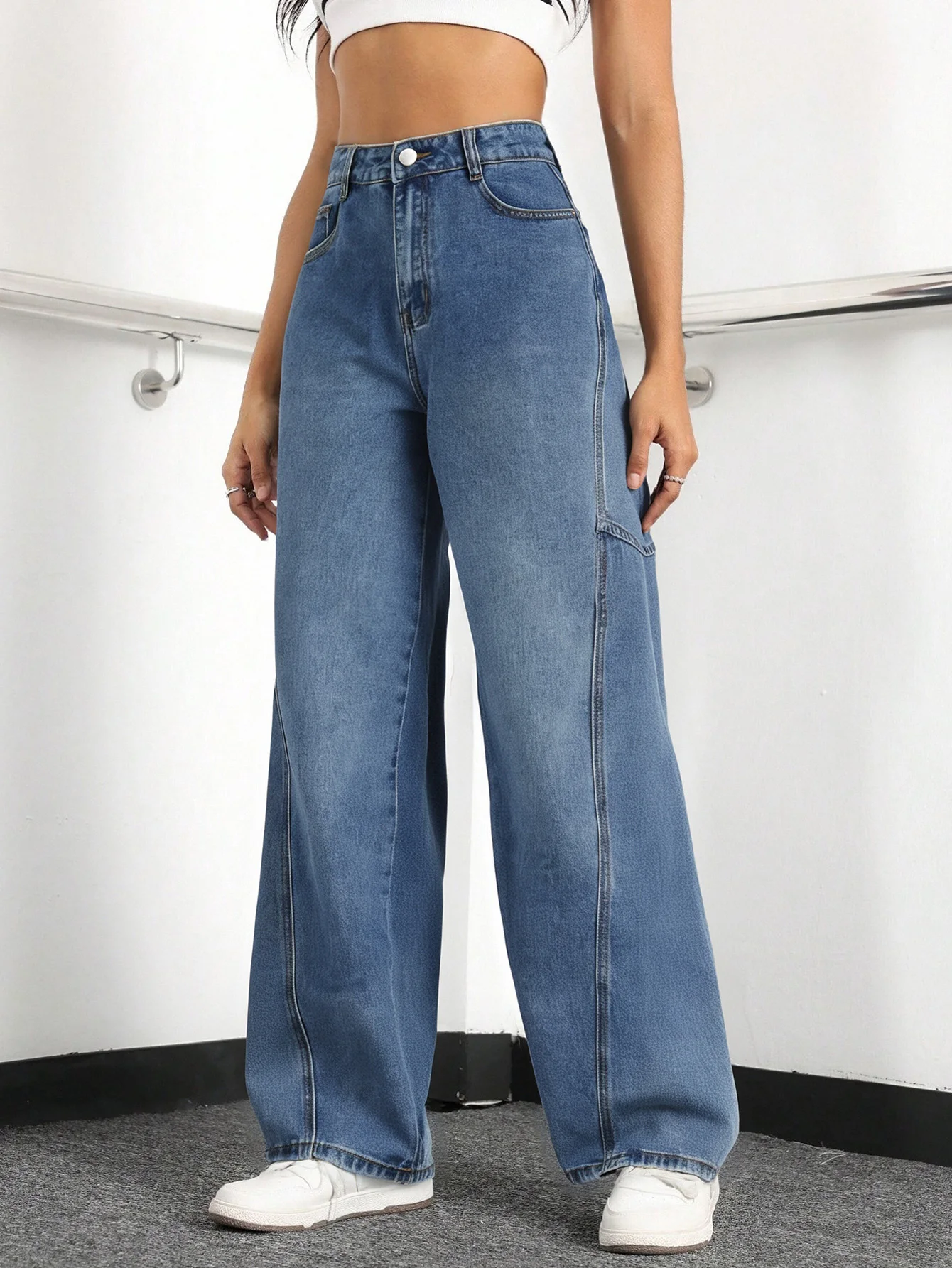 

Women's High - Waisted Wide Leg Cargo Jeans | Baggy Denim Workwear Pants