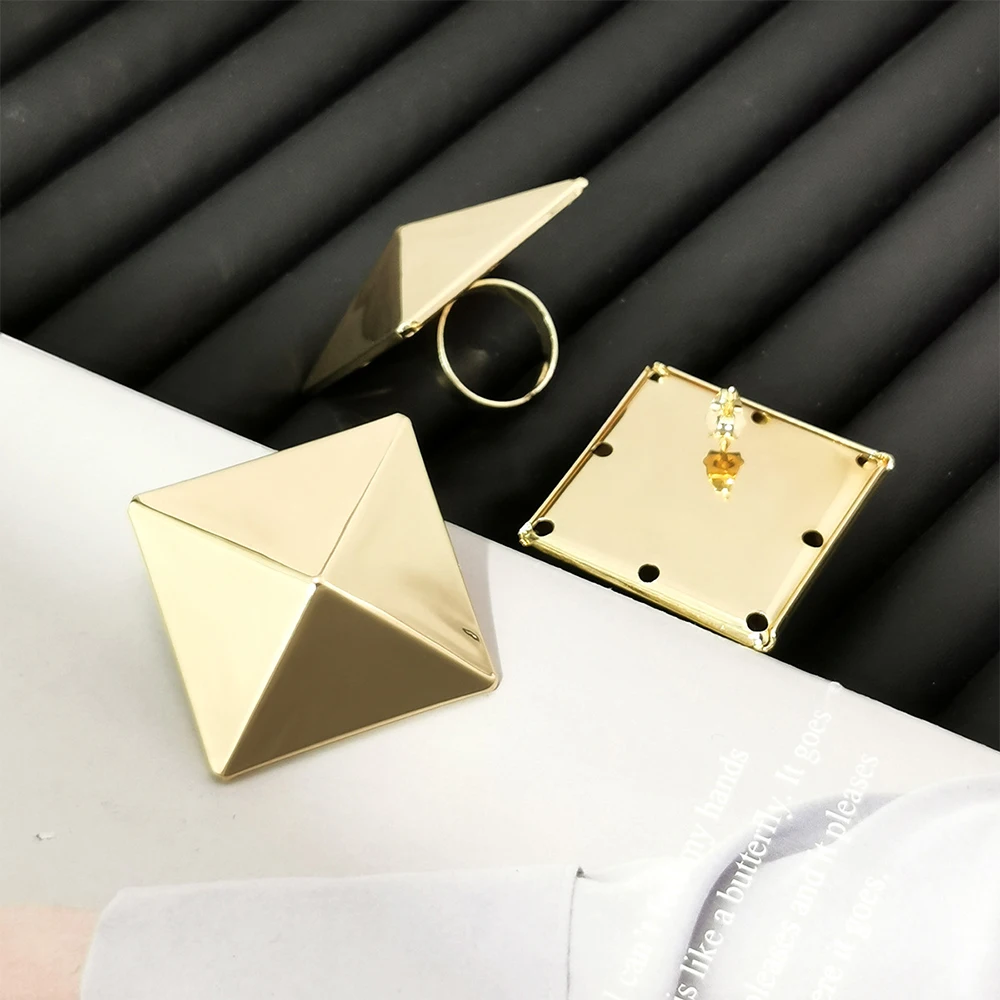 

Luxury Golden Plated Earrings and Ring Jewelry Set for Women Weddings Bride Clip Earrings and Finger Ring Set for Ladies Gifts
