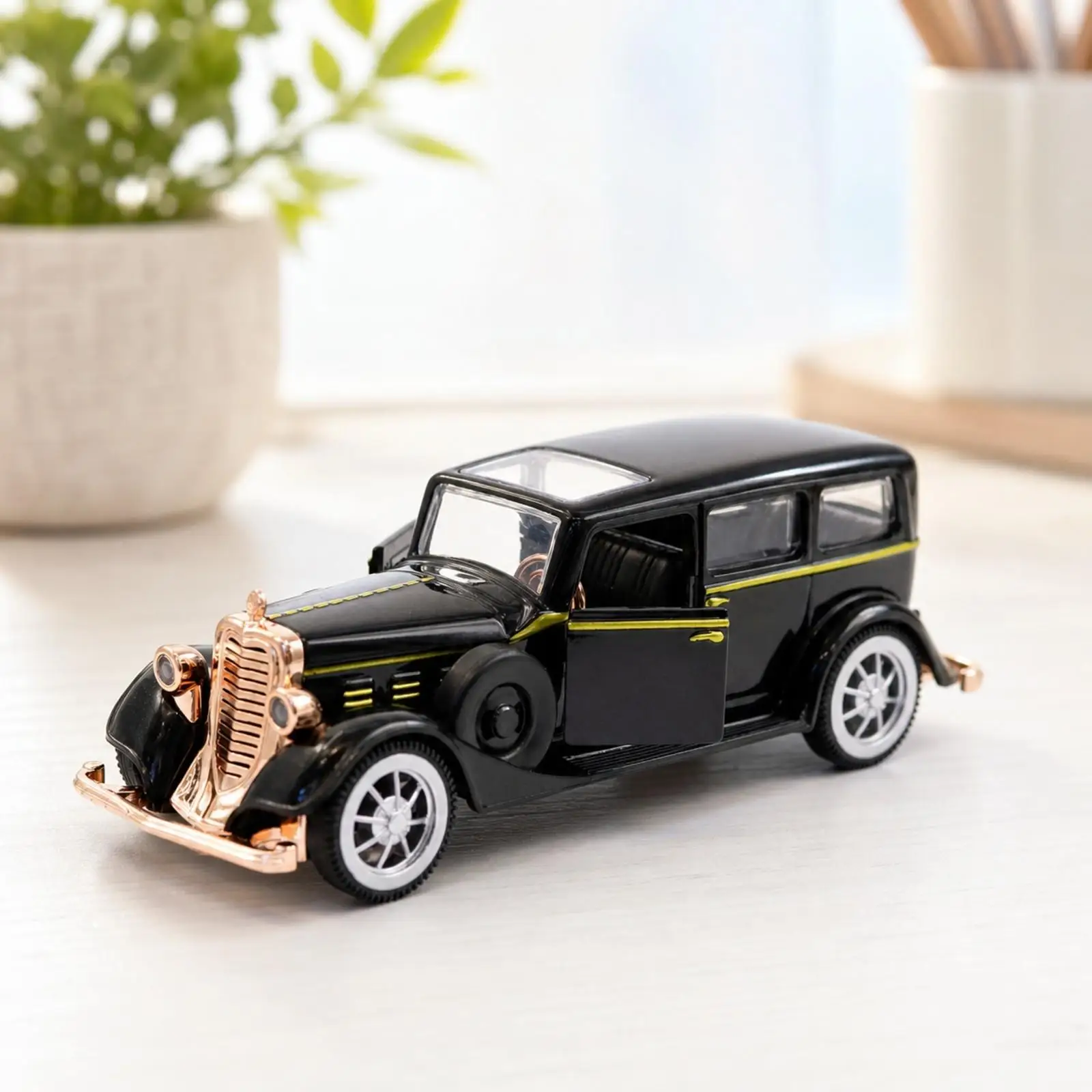 Alloy Vintage Car Replica 1 32 Scale Model Classic Enclosed Body Nostalgic Toy Vehicle for Shelf Decor