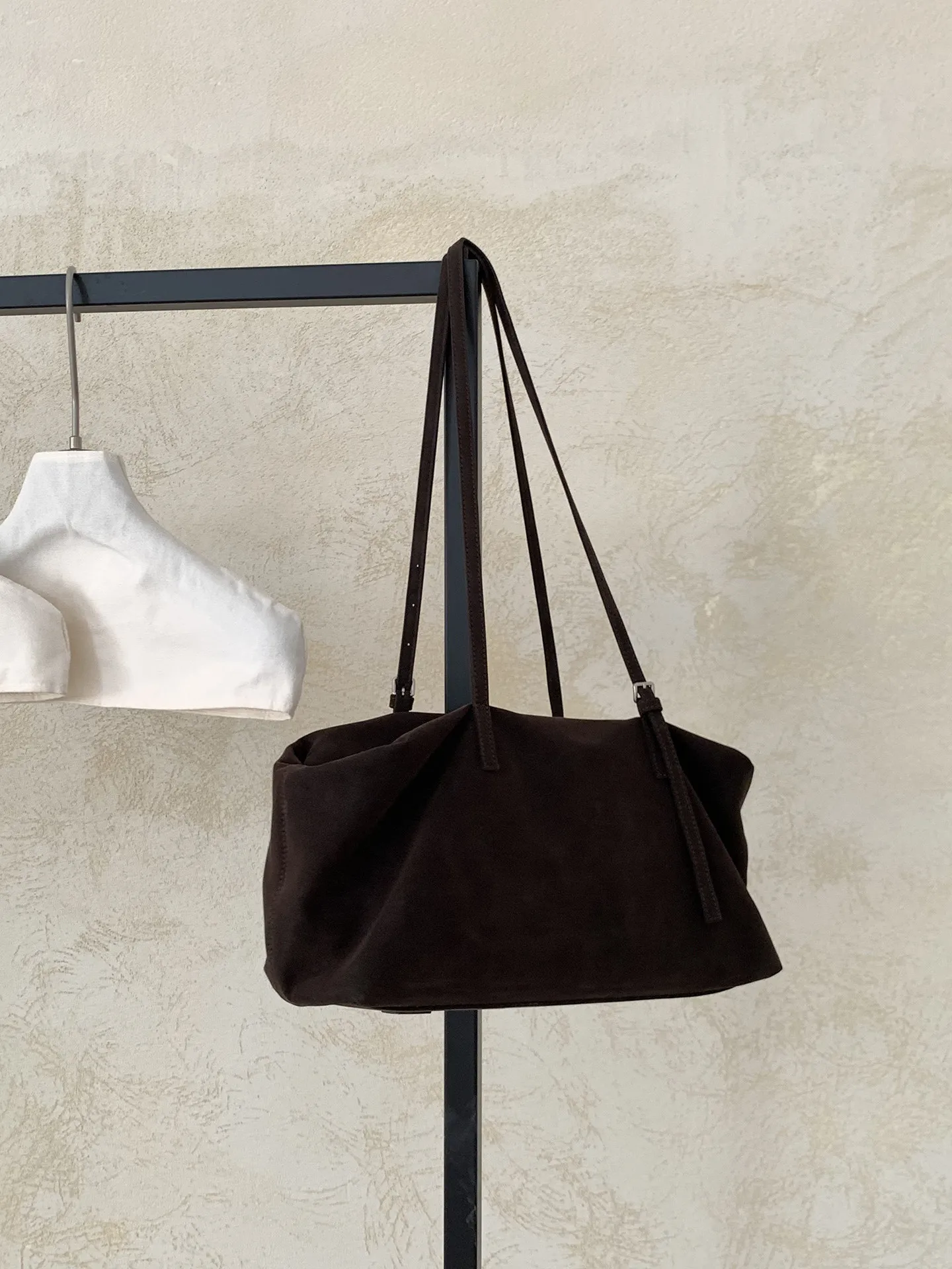 Retro deerskin velvet shoulder pillow bag Korean version large-capacity commuting versatile casual armpit bag