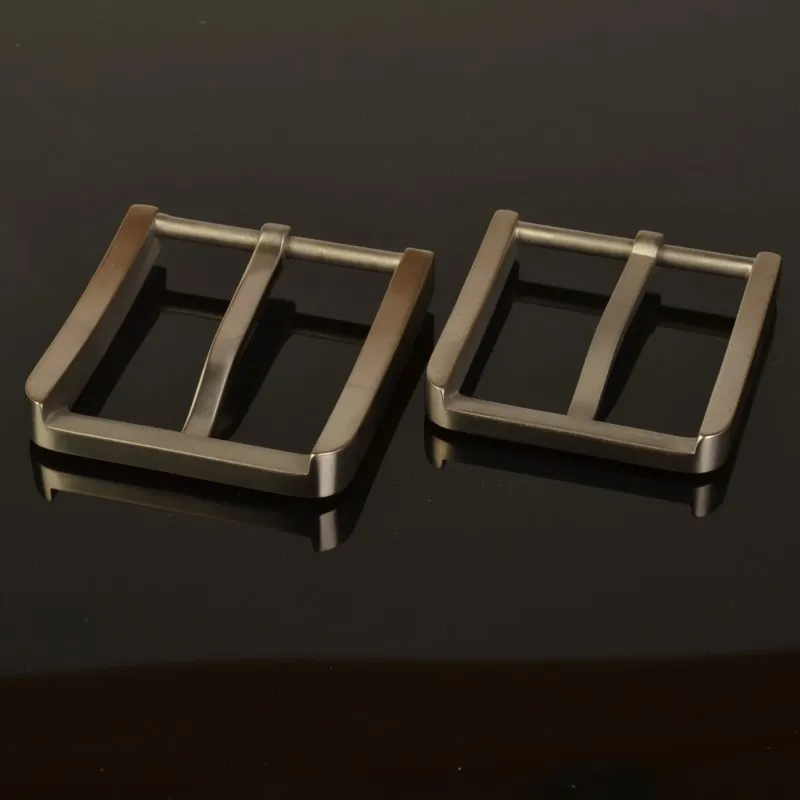 35 سنتيمتر/38 سنتيمتر التيتانيوم النقي دبوس مشبك حزام رجالي مشبك الرأس المضادة للصدأ ، مقاومة للعرق ، قوي ودائم مشبك حزام الموضة