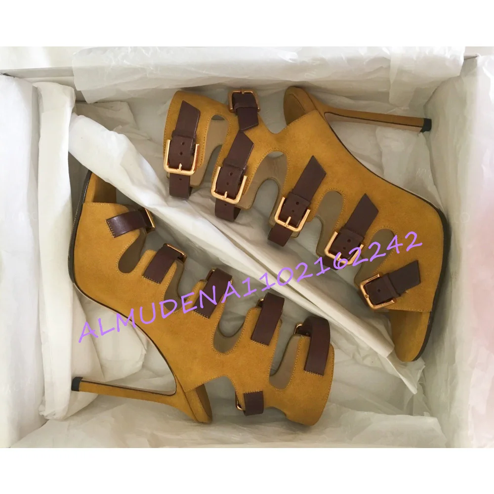 Sandalias de tacón alto de ante color mostaza para mujer con múltiples hebillas y recortes, punta abierta, correa en contraste, tacón de aguja, estilo gladiador, zapatos de vestir casuales