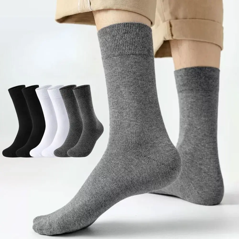 高品質のクラシックメンズソックスは暖かく保ち、通気性のあるメンズミッドチューブソックス、柔らかく快適なクルーソックス、秋と冬に最適です。