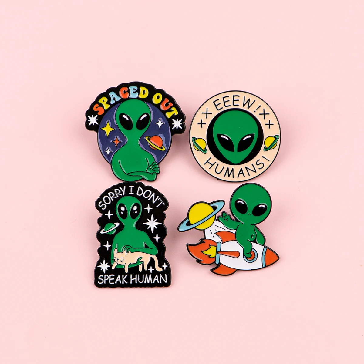 4 pz Carino UFO Alien Smalto Spille Distintivi Del Fumetto sullo Zaino Spille da Donna Cappello Spille Accessori Cosplay Giocattoli Regali