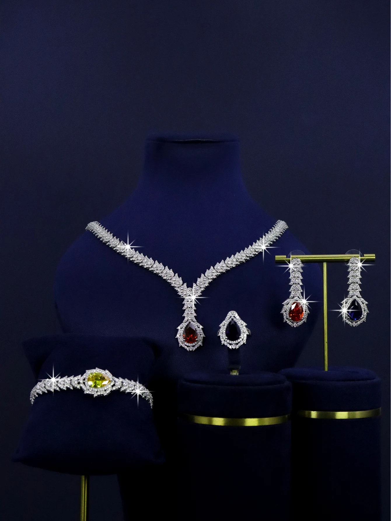 V-shaped line design for bride's wedding jewelry necklace set with inlaid colored zirconia suitable for women's daily wear