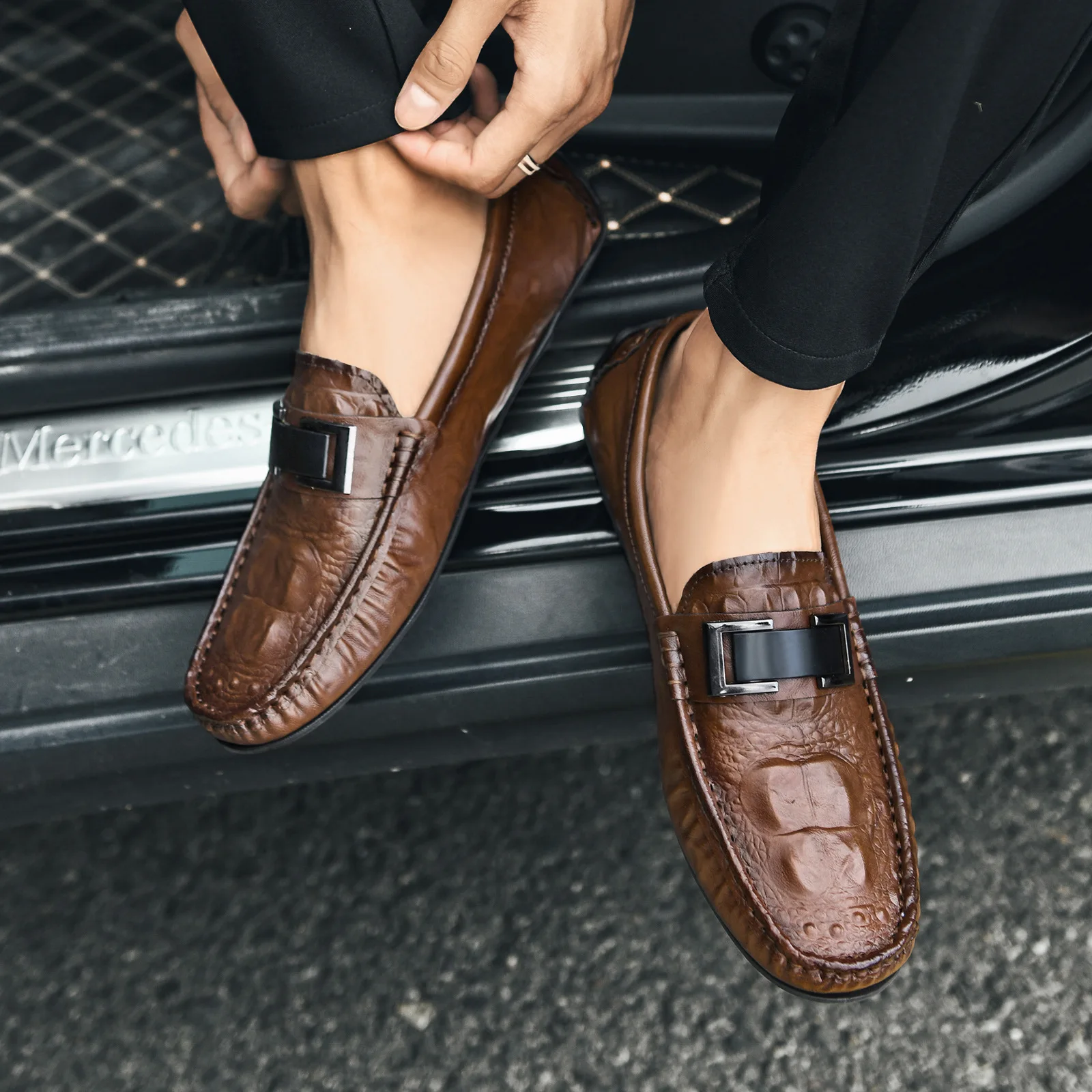 

Мужская повседневная обувь в форме крокодила, дизайнерские модные кроссовки, мужские лоферы, дышащая мягкая обувь на плоской подошве, обувь для вождения