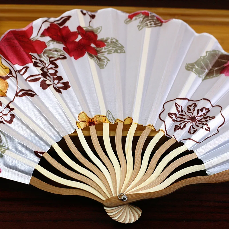 Beautiful Japanese Style Retro Shell Shaped Fan Silk Cloth Bamboo Folding Fans Wedding Hand Fans Elegant Flower Curved Fanbone