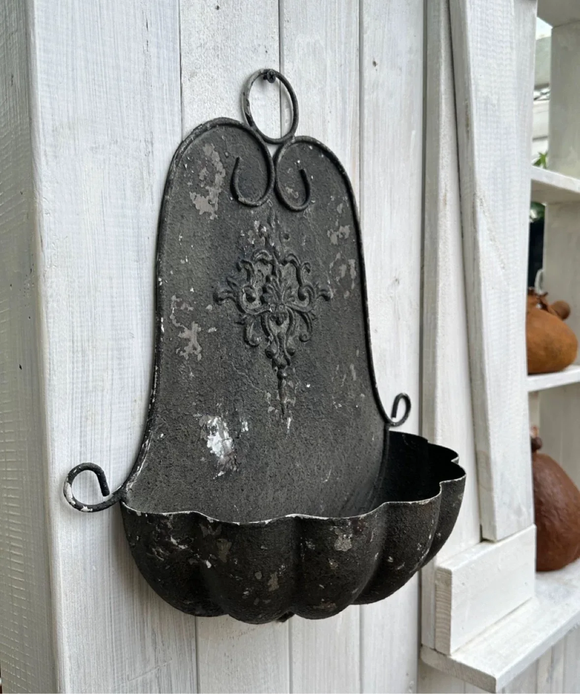 Vintage French Garden Wall Planter, Black Metal Pumpkin Shape Hanging Flower Pot, Decorative Wall Mount with Embossed Pattern