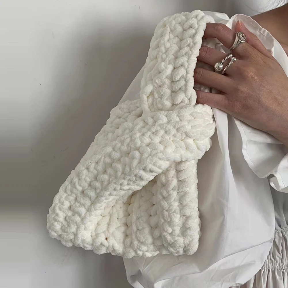 Handmade Knitting Wrist Bag Candy Color Crochet Handbag Cute Mini Woven Bags for Women Chain Shoulder Crossbody Bag Small Tote