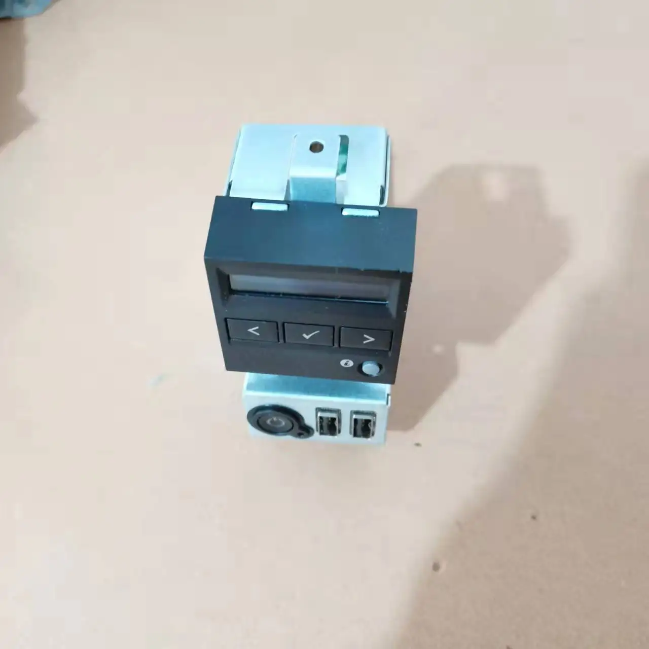 

Новая маленькая плата для Poweredge T610 с передним управлением VGA K736T