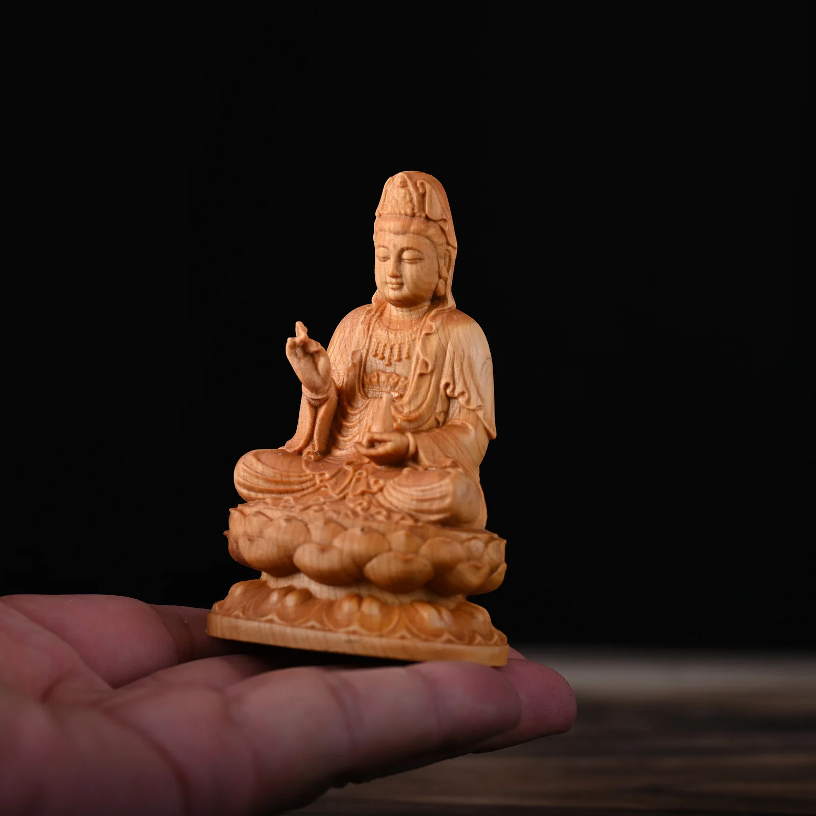 Buddha Statue Wooden Guanyin Figures Solid Wood Carving Home Interior Living Room Bodhisattva Buddha Figurine Wooden Gift