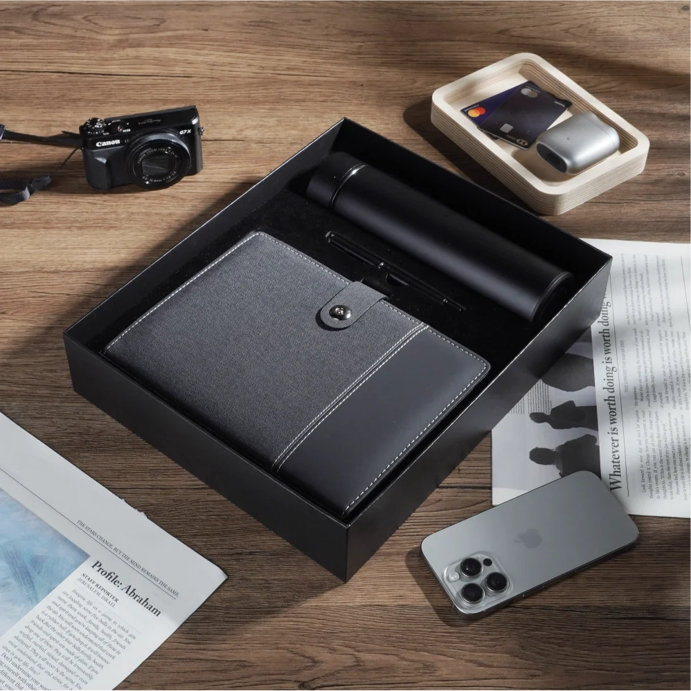 فكرة هدية احترافية - دفتر ملاحظات كهربائي مزود بفتحات للبطاقات وشحن USB للطلاب أو المسافرين أو التنفيذيين