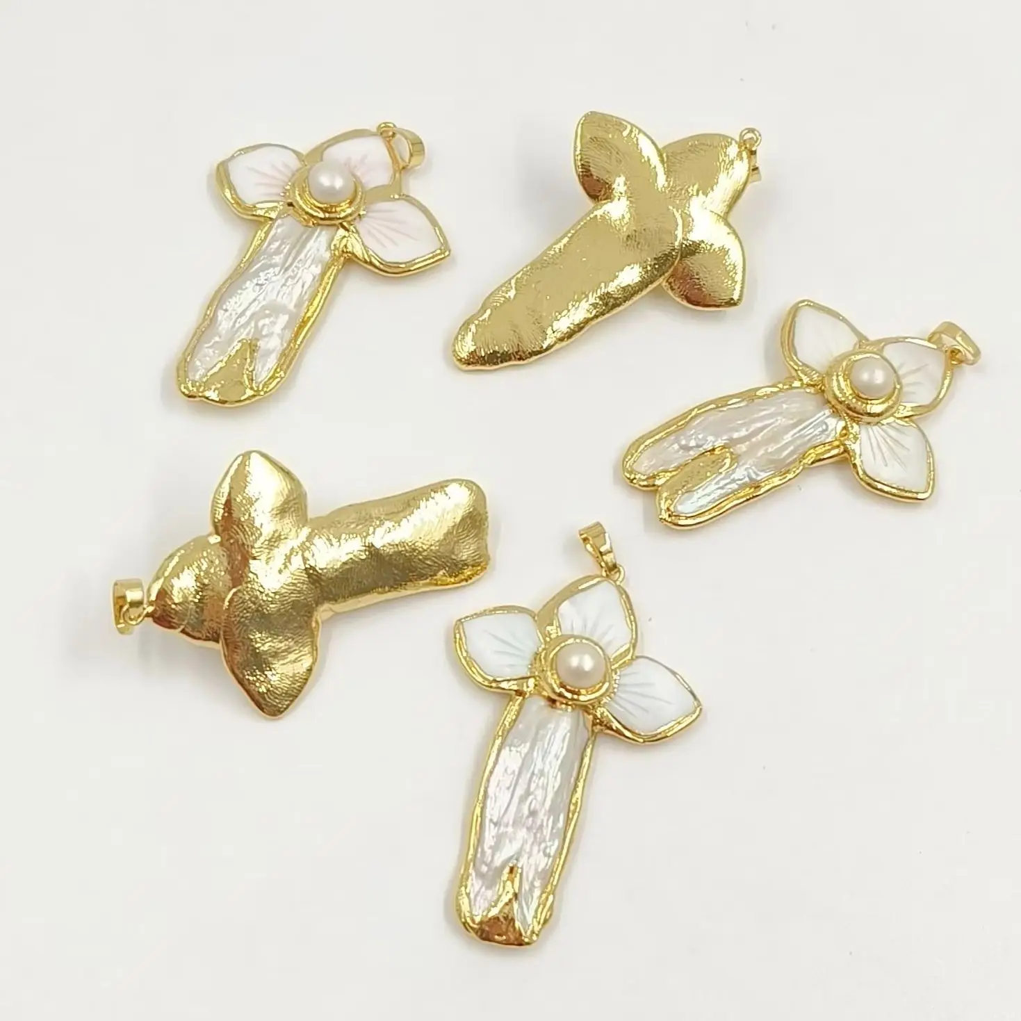 WT-JP416 Newest Unique Design Fashion Charm Pendant Flower Leaves Shell And Natural Pearl Cross Shape With Gold Plated Jewelry