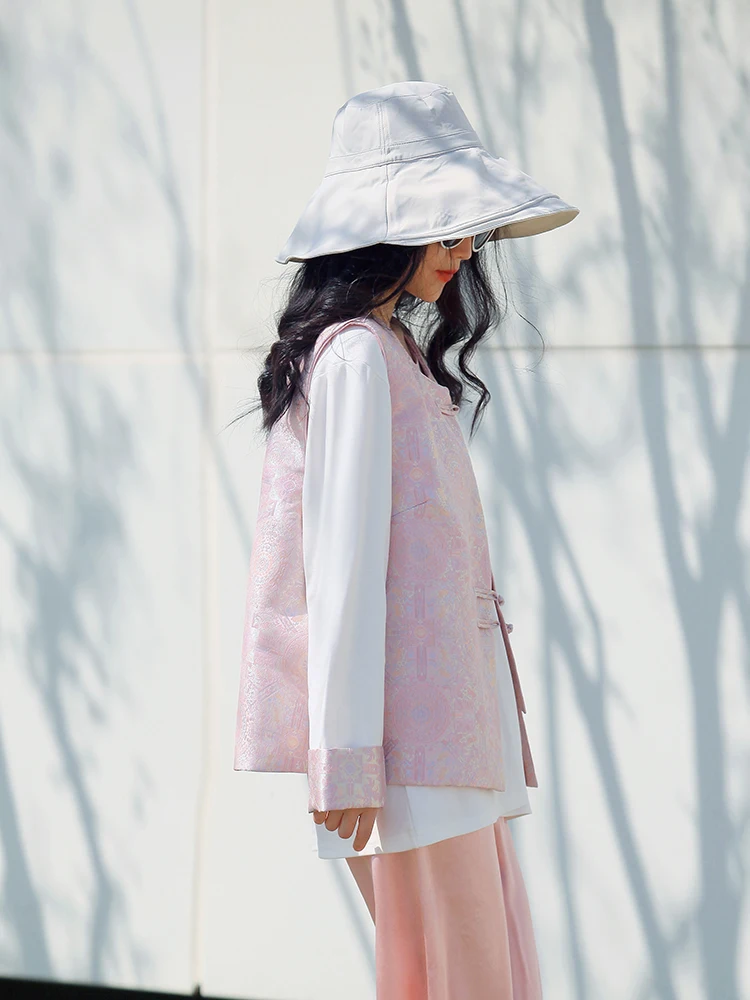 

Новый китайский комплект: жилет и футболка с вышивкой, лето 2024. Модный повседневный костюм-двойка в традиционном национальном стиле.