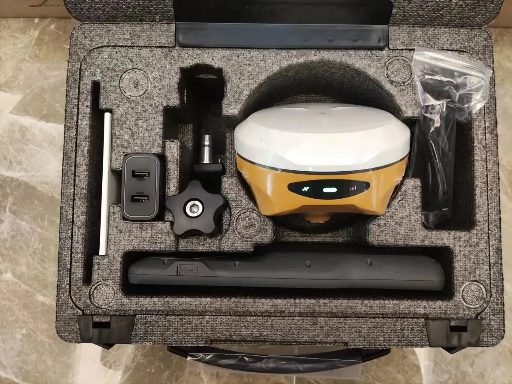 

Hi-target V300/V500 GNSS RTK with 1408 Channels and IMU Land Surveying Equipment GNSS Receiver GPS RTK