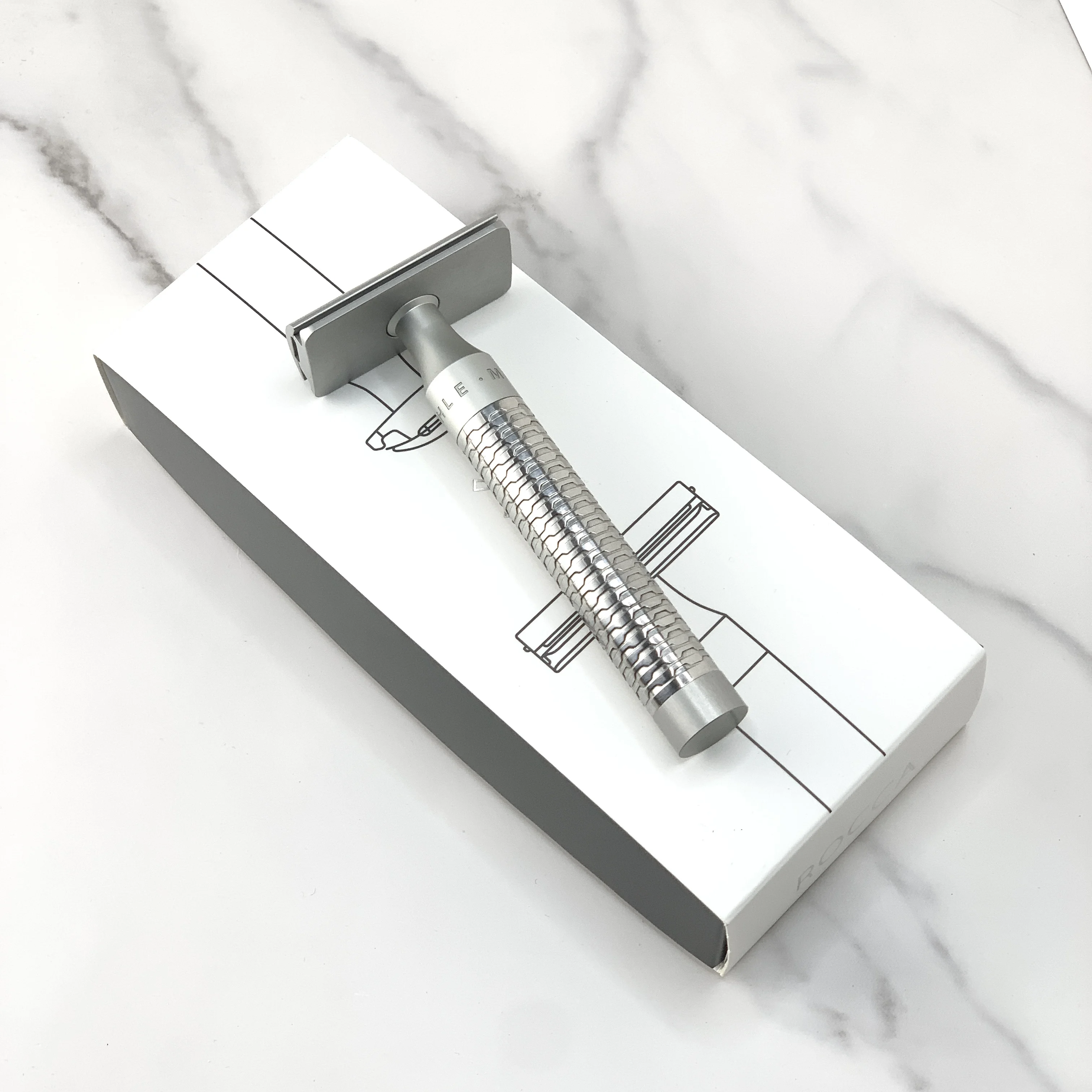 German model R94 Double Edge Safety Razor, a men's shaver made by CNC - processed stainless steel