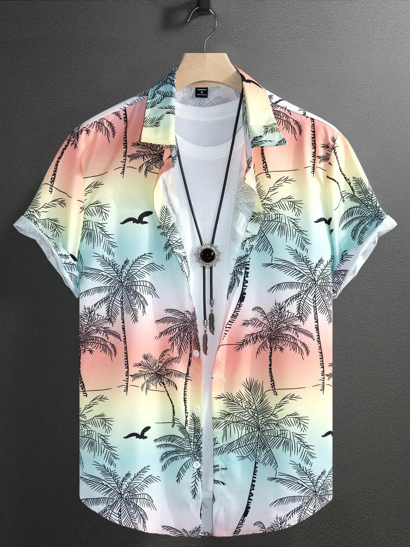 

Men's Short Sleeve Button-Up Shirt with Gradient Palm Tree Print for Summer Beach Vacation
