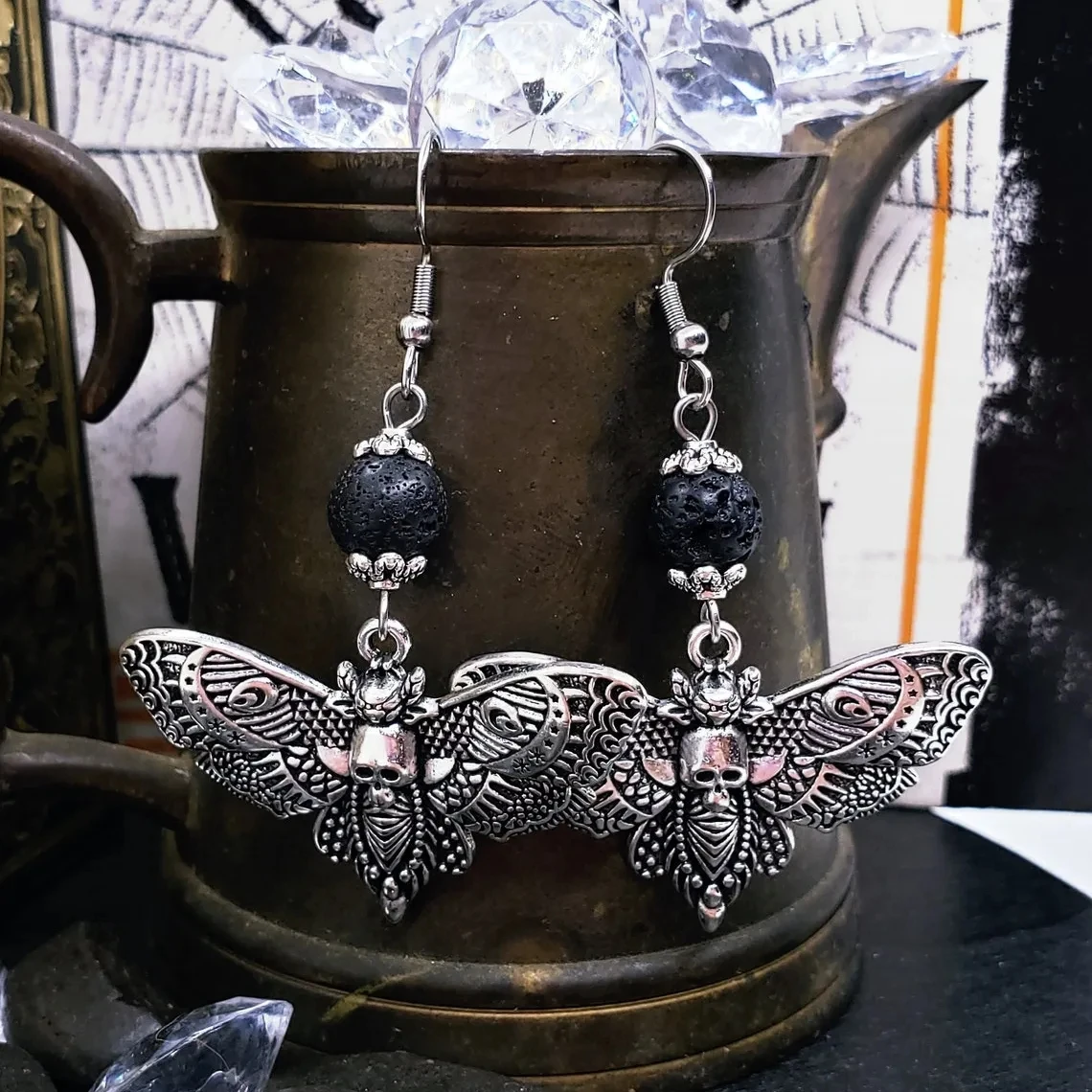 الموت رئيس العثة القوطي أقراط كول الحشرات أقراط ل Samhain ، زاحف الجدة هالوين أقراط ، مجوهرات القوطي ل هدية عيد