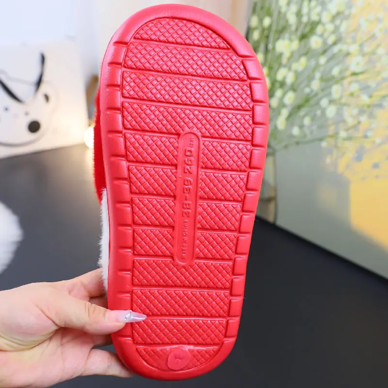 أحدث 2025 النعال الفراء الفراولة الإبداعية مع الجذعية السيدات منصة إيفا أفخم الشرائح أحذية للنساء العلامة التجارية نعال قماش