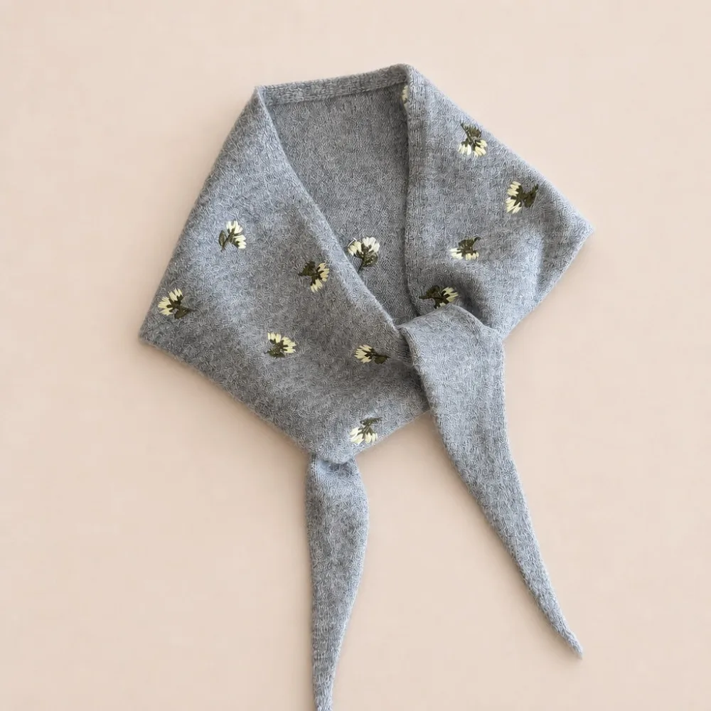 Daisy Floral Embroidered Triangle Scarf Embroidery Solid Color Knitted Small Shawl Korean Retro Wool Blend Headscarf