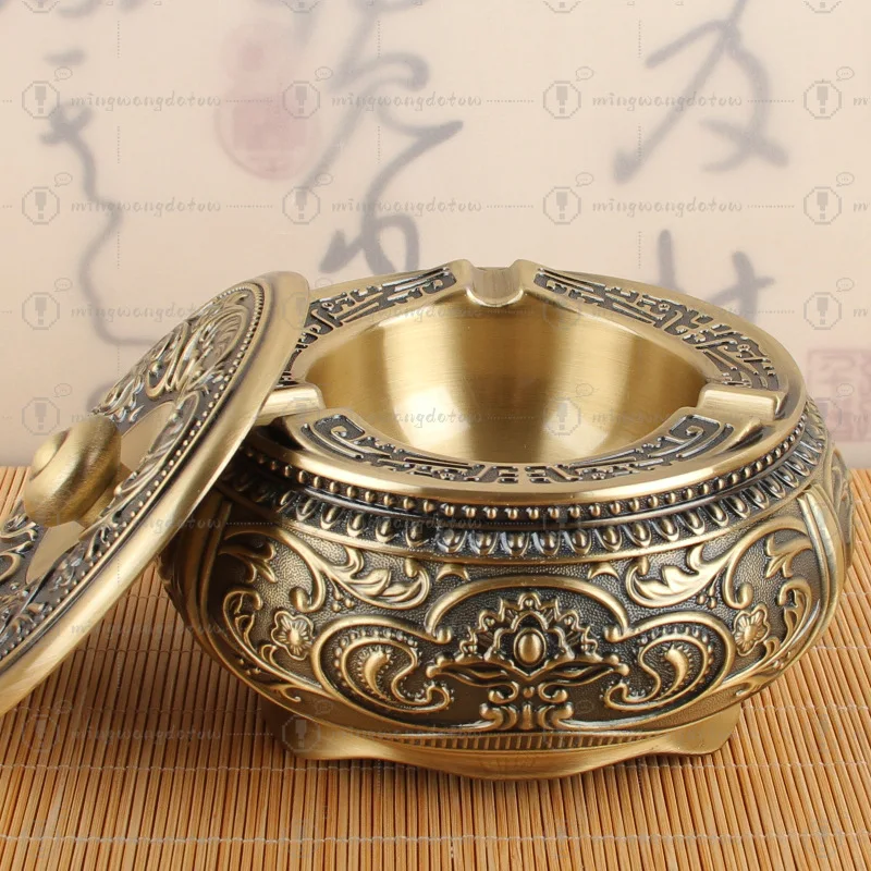 European Light Luxury Ashtray with Lid, Vintage Bronze, Windproof & Dustproof, Home Deco