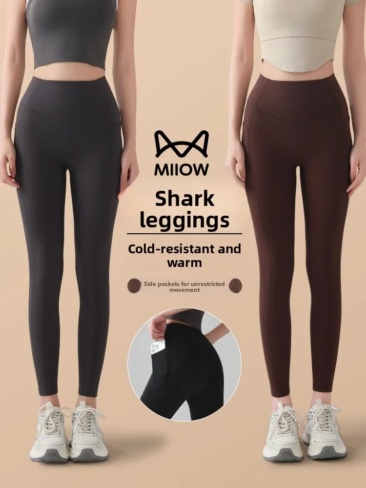 กางเกงโยคะยืดหยุ่นอุ่นสบาย เอวสูง ทรงเข้ารูปสำหรับผู้หญิง กางเกงเลกกิ้งกันหนาว ไม่หนา ไม่บาน ทรงกระชับ ผลิตจากผ้าไนลอนผสมสแปนเด็กซ์