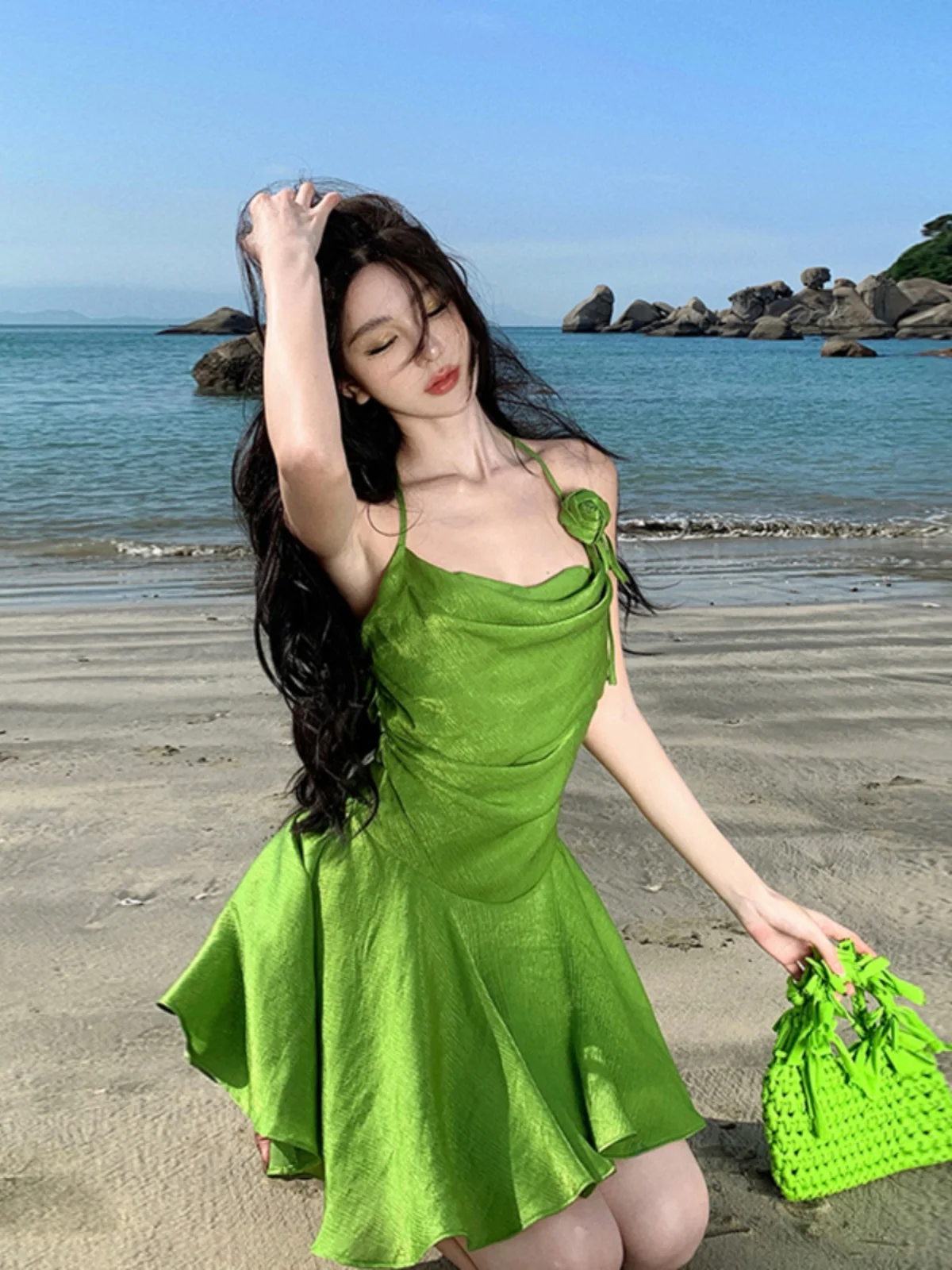 

Элегантное женское зеленое платье с бретелькой на шее, 2025 г., сексуальное женское тонкое вечернее платье с открытой спиной и без рукавов, модное шикарное платье с разрезом сзади WH21