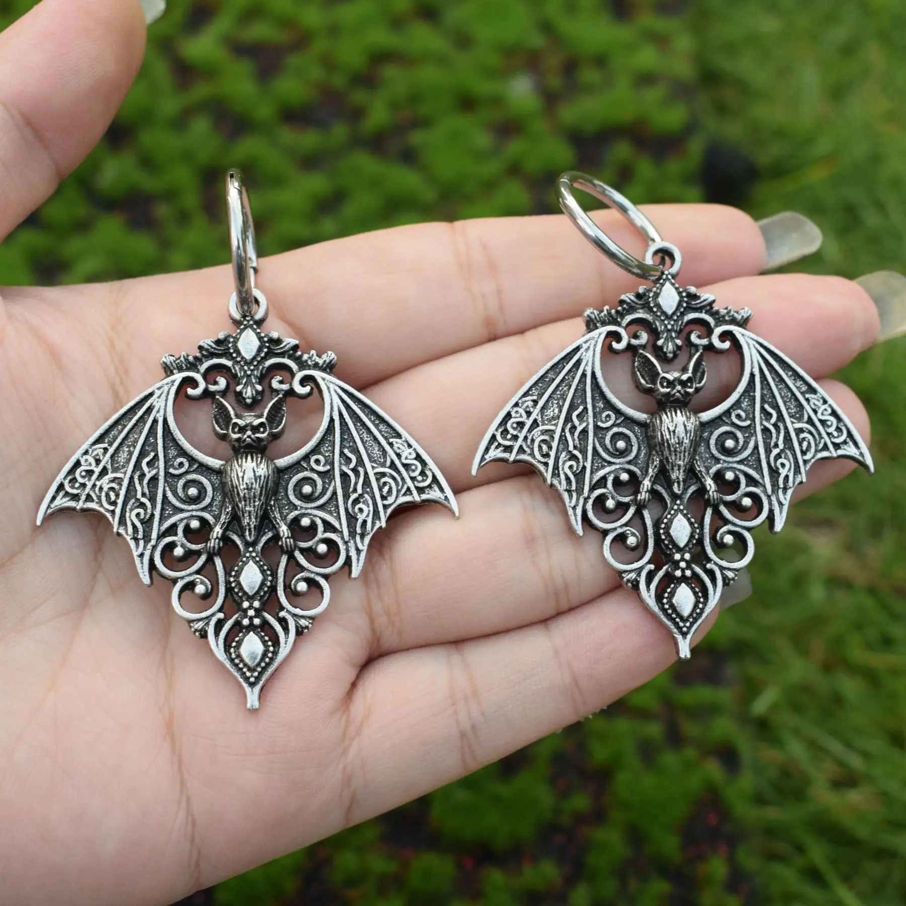 New Gothic Style Mysterious Vampire Bat Pendant Earrings Suitable For Halloween Gift Jewelry