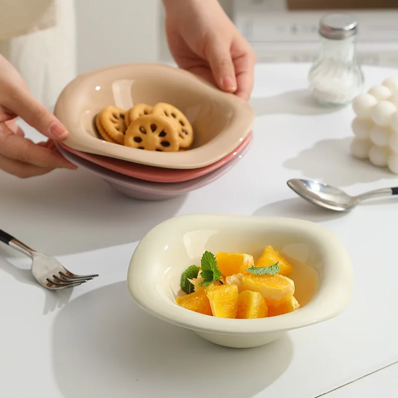 

Cream Style Ceramic Salad Bowl Curved Edge Dessert Tableware for Afternoon Tea Cafe