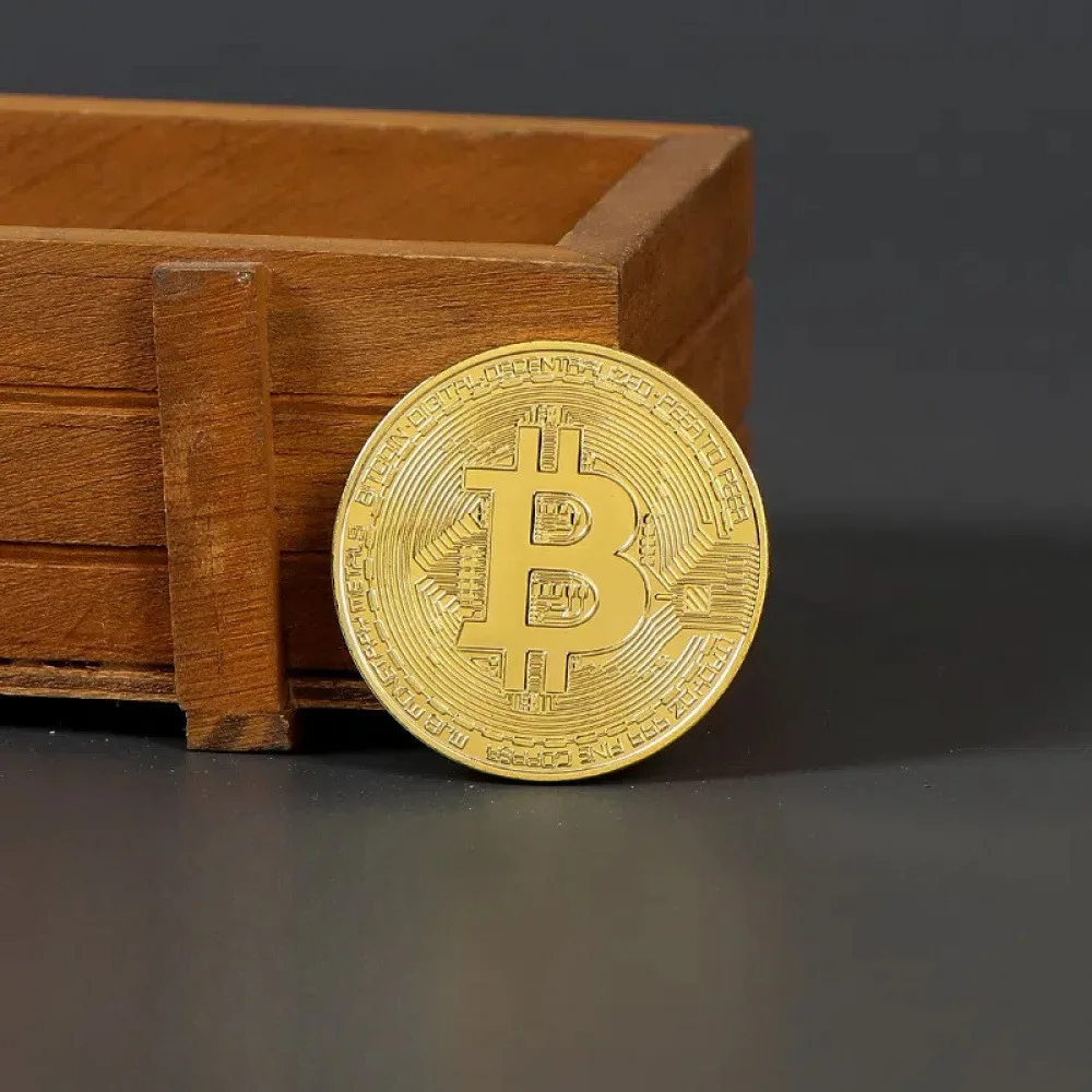 1 Pack Gold Plated Bitcoin Commemorative Coin, Physical BTC Crypto Token Collectible Coin with Protective Capsule, Cryptocurrency Souvenir Decor Gift for Crypto Investor Collector Blockchain Trader Tech Lover