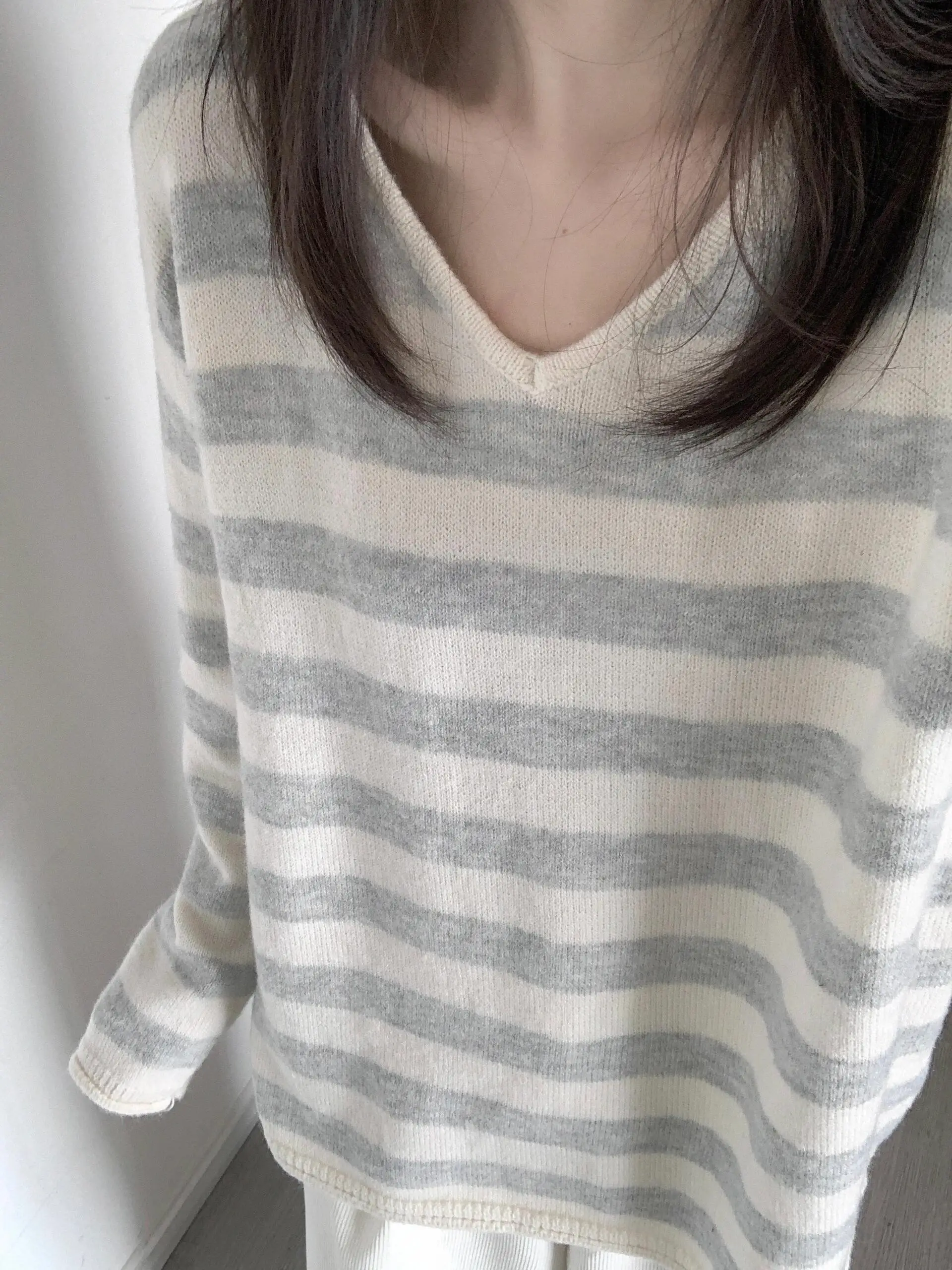 

Ultra Soft Loose V-Neck Striped Knitwear Korean Style Casual Loose Fit Warm Autumn Sweater Top for Women Teenagers