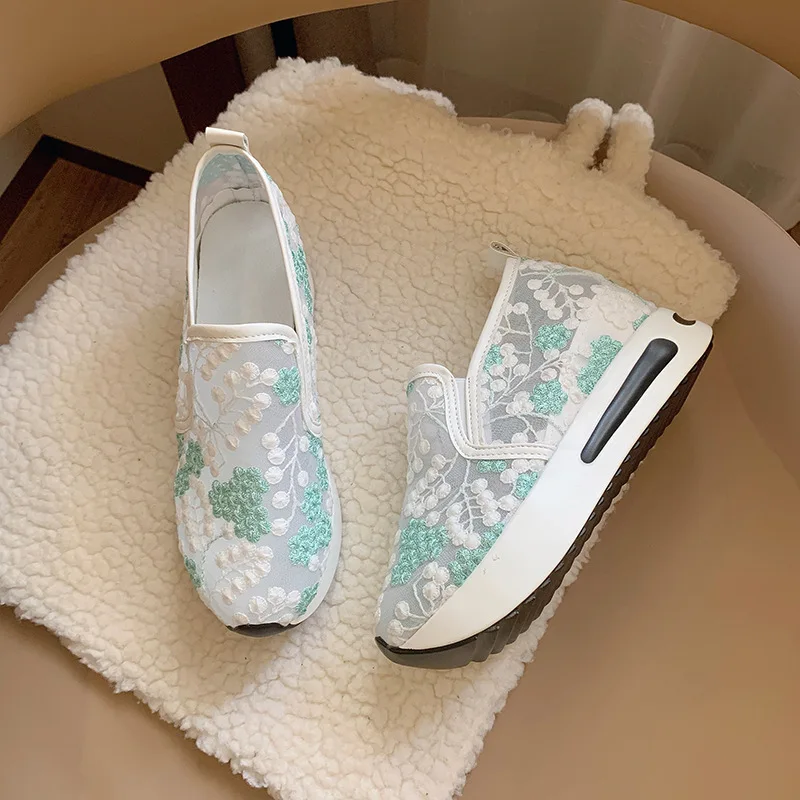 2024 Women\'s Sneakers Floral Embroidery Casual Shoes For Women Mesh Platform Wedges Shoes Fashion Comfortable Women Heeled Shoes