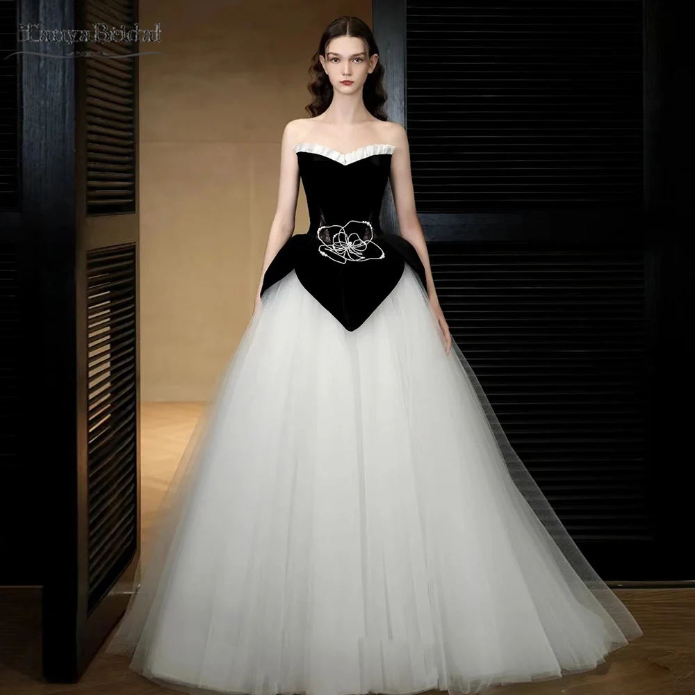 Sweetheart A Line Black And White Wedding Dress Flowers Shape Charming Romantic Bridal Gowns Chic  DW980