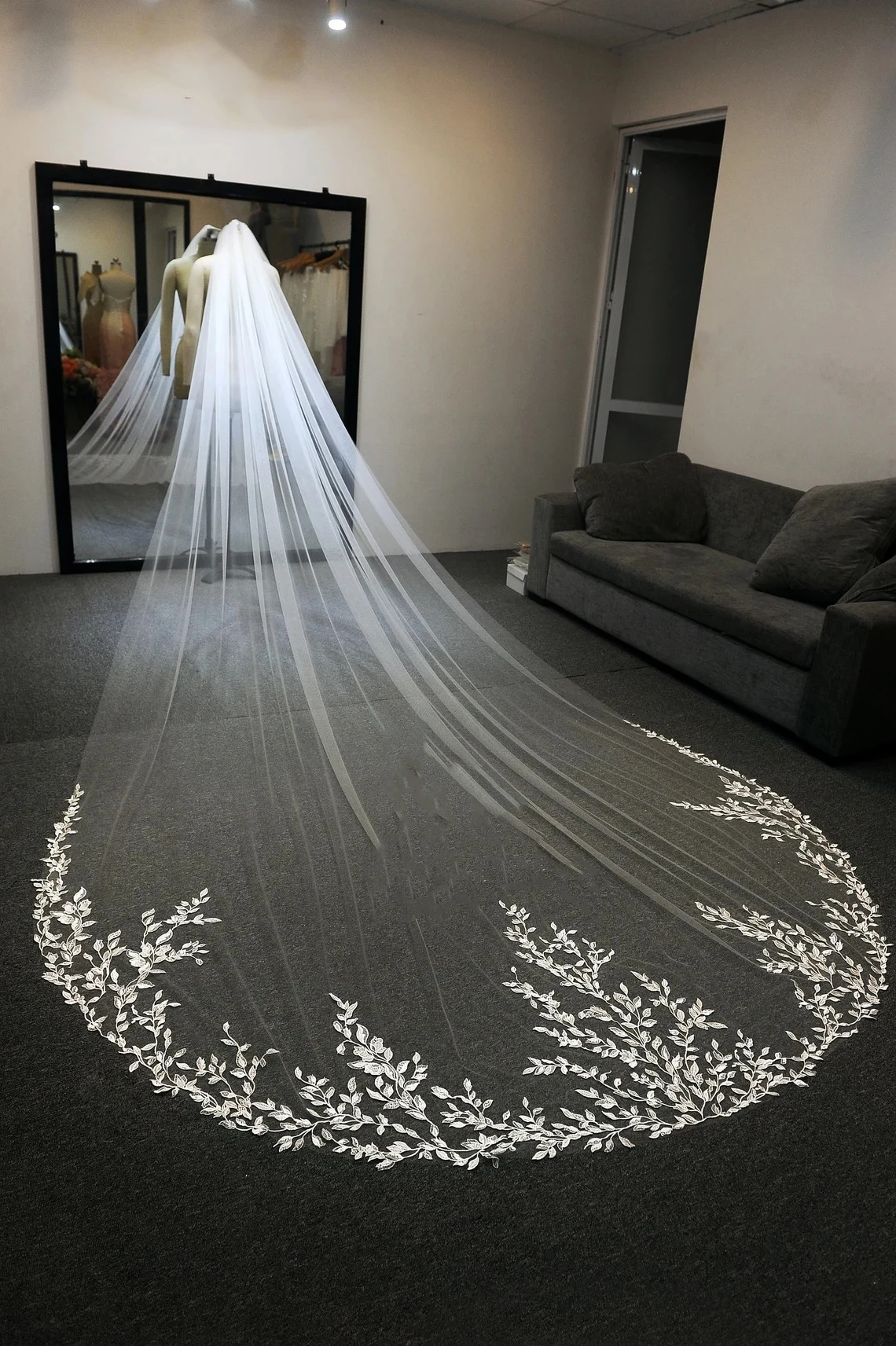 Wedding Bridal Leaf Lace 1 Teir Chapel Veil With metal Comb Bridal veil